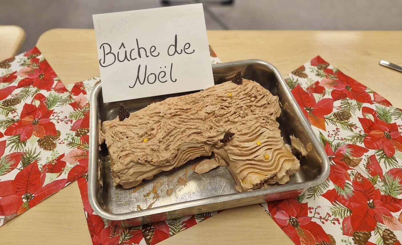 Le cours de français de la classe 8 vous souhaite un joyeux Noël!