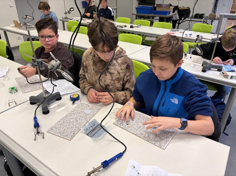 MINT-AG: Weihnachtslöten